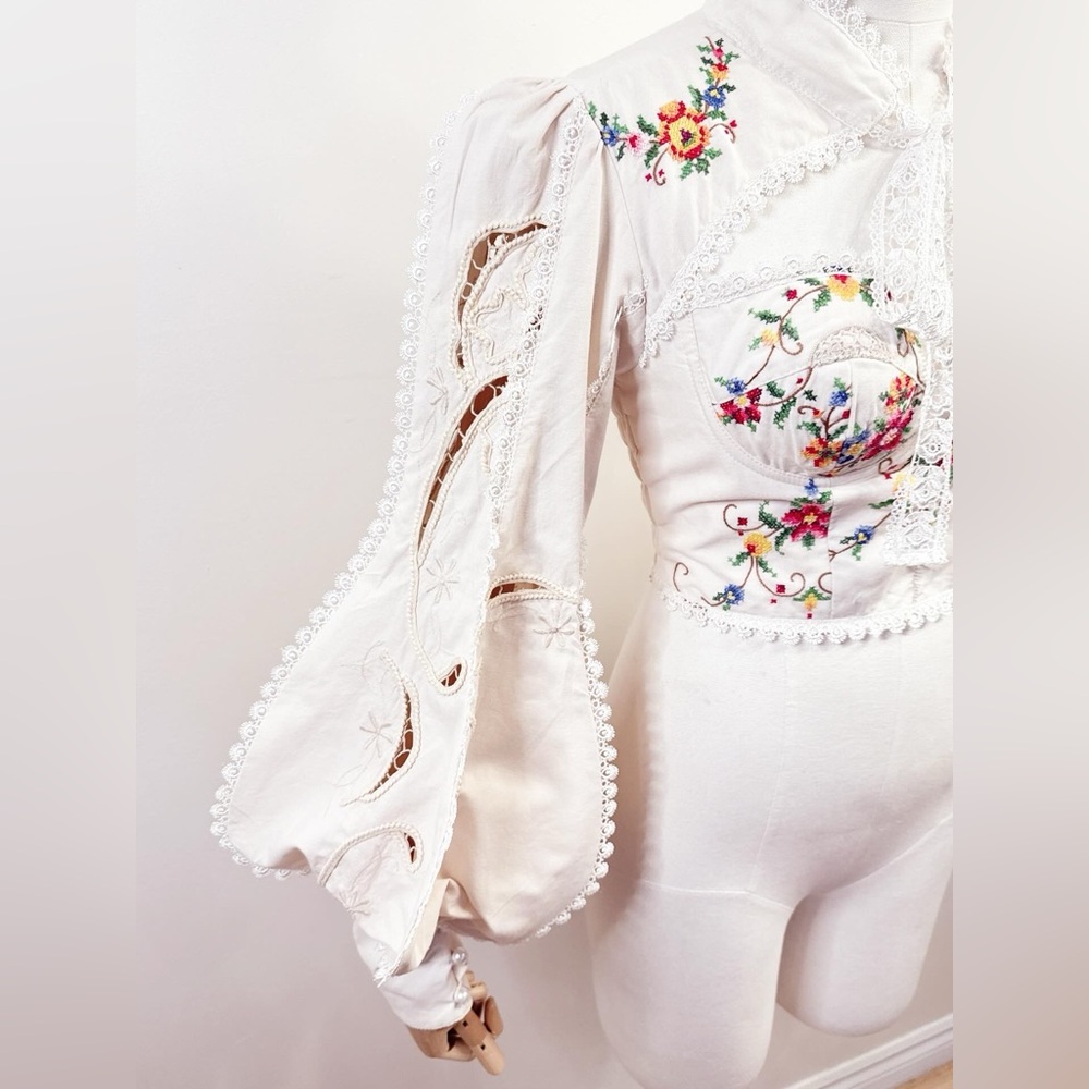 Embroidered Ivory Lace Tie-Neck Blouse - Picture 5 of 10